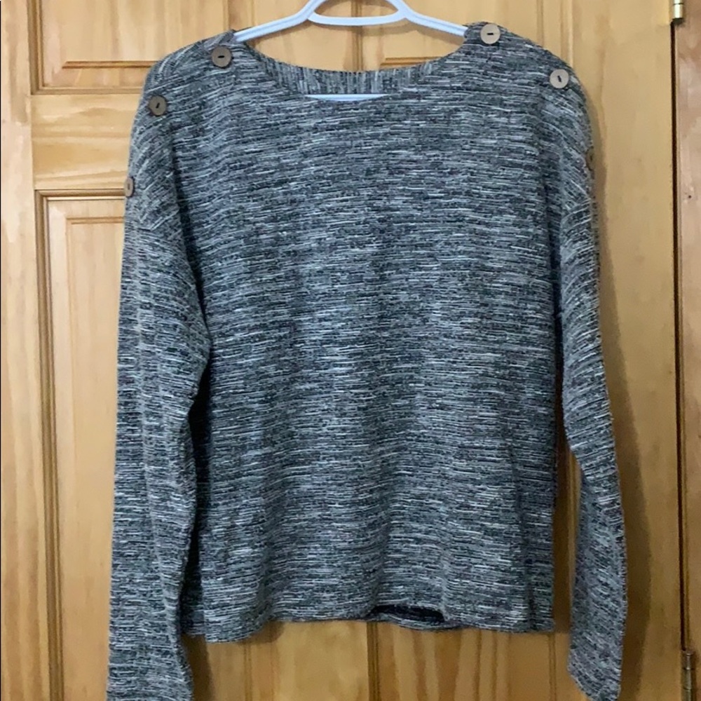 Light weight sweater